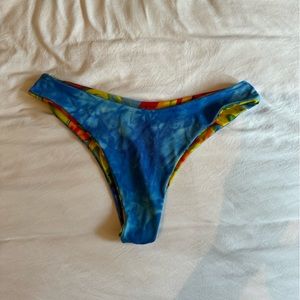 Reversible cheeky bikini bottoms (swimsuit)